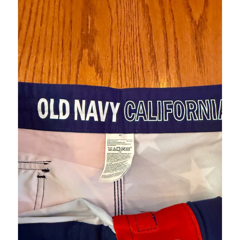 Old Navy Board Shorts Mens 40 Red White Blue New American Flag Built-In Flex - Picture 2 of 6